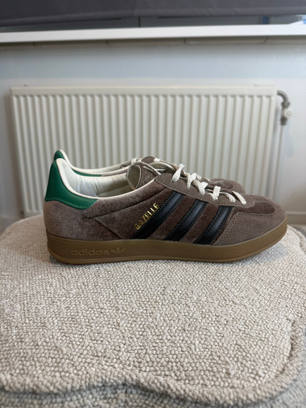Adidas Gazelle fluwelen sneakers - Maat 38 2/3, Verzenden, Gedragen, Bruin, Sneakers of Gympen