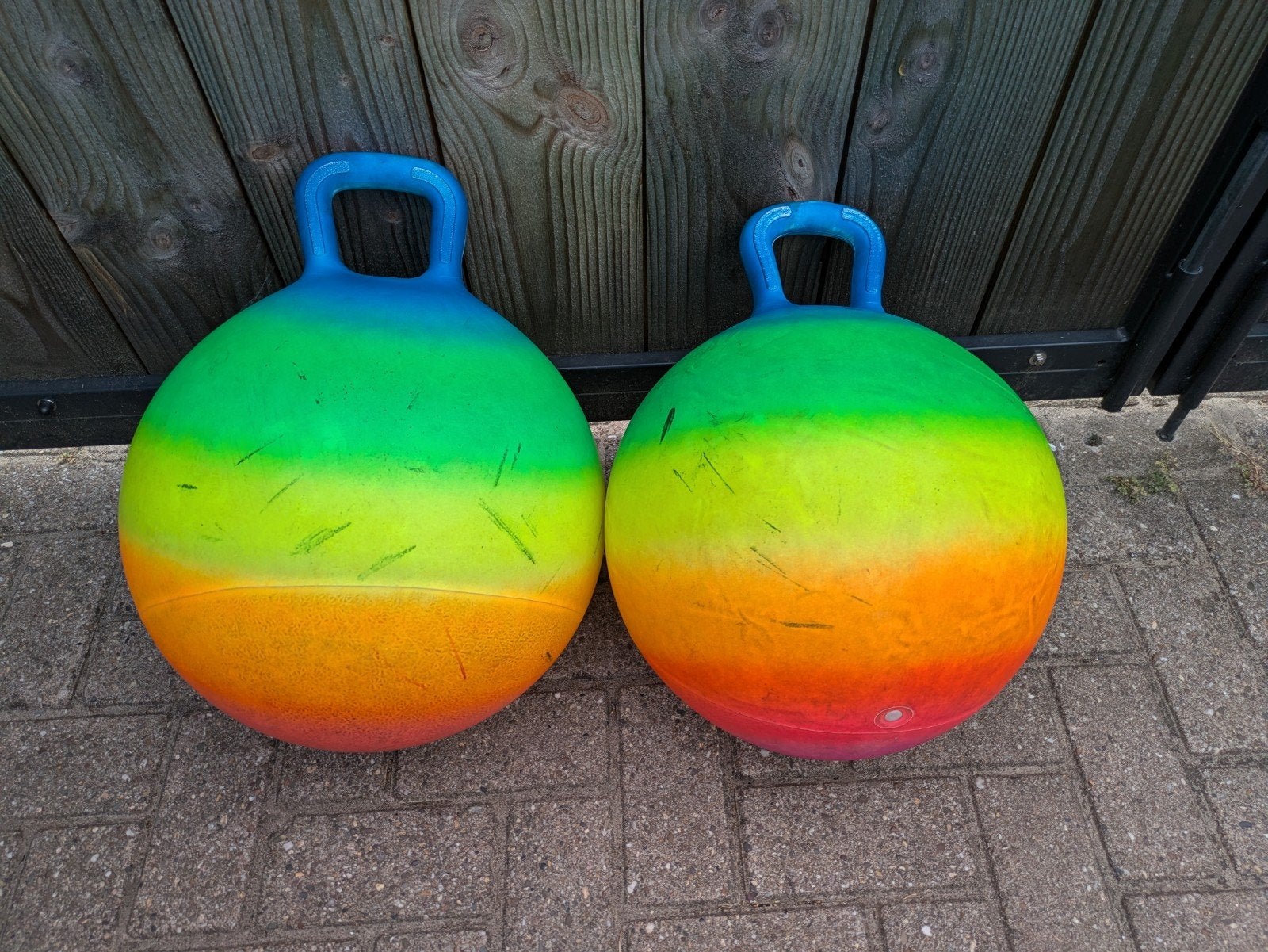 Gratis springbal regenboogkleuren - leuk tot 5 jaar, Ophalen, Gebruikt