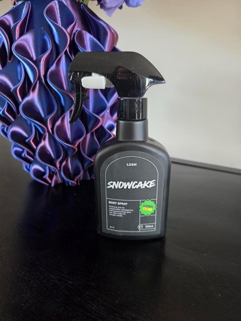 Lush Snowcake bodyspray, Ophalen of Verzenden, Zo goed als nieuw