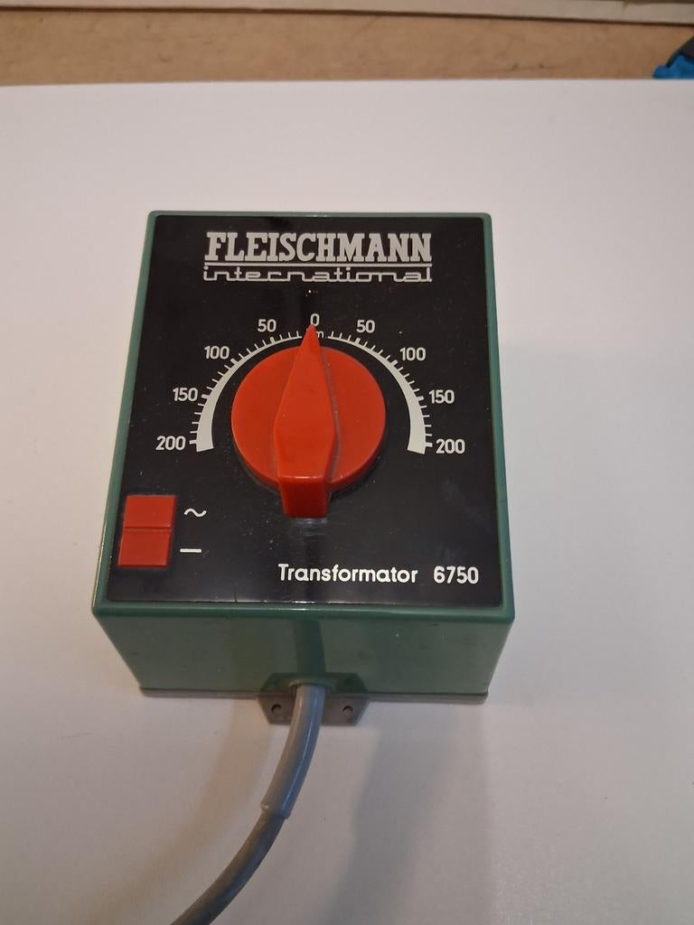 1 x fleischmann 6750 transformator in bijna nieuwstaat, Wisselstroom, Ophalen of Verzenden, Märklin, Nieuw