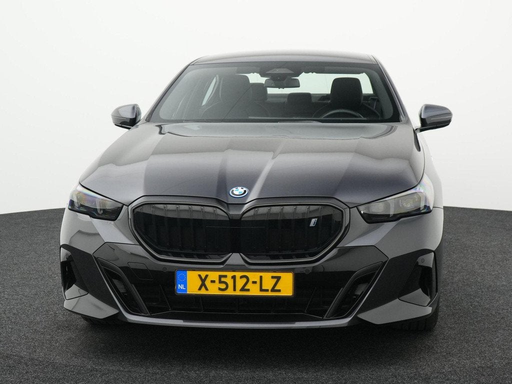 BMW i5 eDrive40 84 kWh SOH 98% | M-PAKKET | NAPPA LEDER | WA, Auto's, BMW, 12 maanden, Achterwielaandrijving, Gebruikt, Zwart