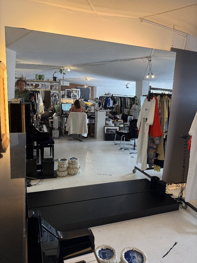 Grote wandspiegel design WELLA ideaal voor winkelinrichting, Huis en Inrichting, Woonaccessoires | Spiegels, Ophalen, Gebruikt