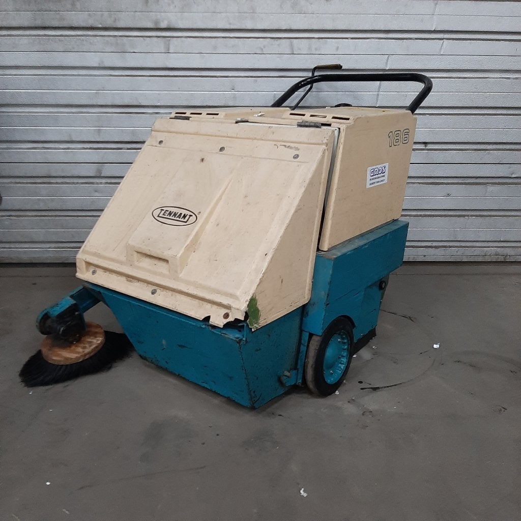 Tennant 186 elektrische aangedreven achterloop veegmachine, Ophalen, Gebruikt, Tennant