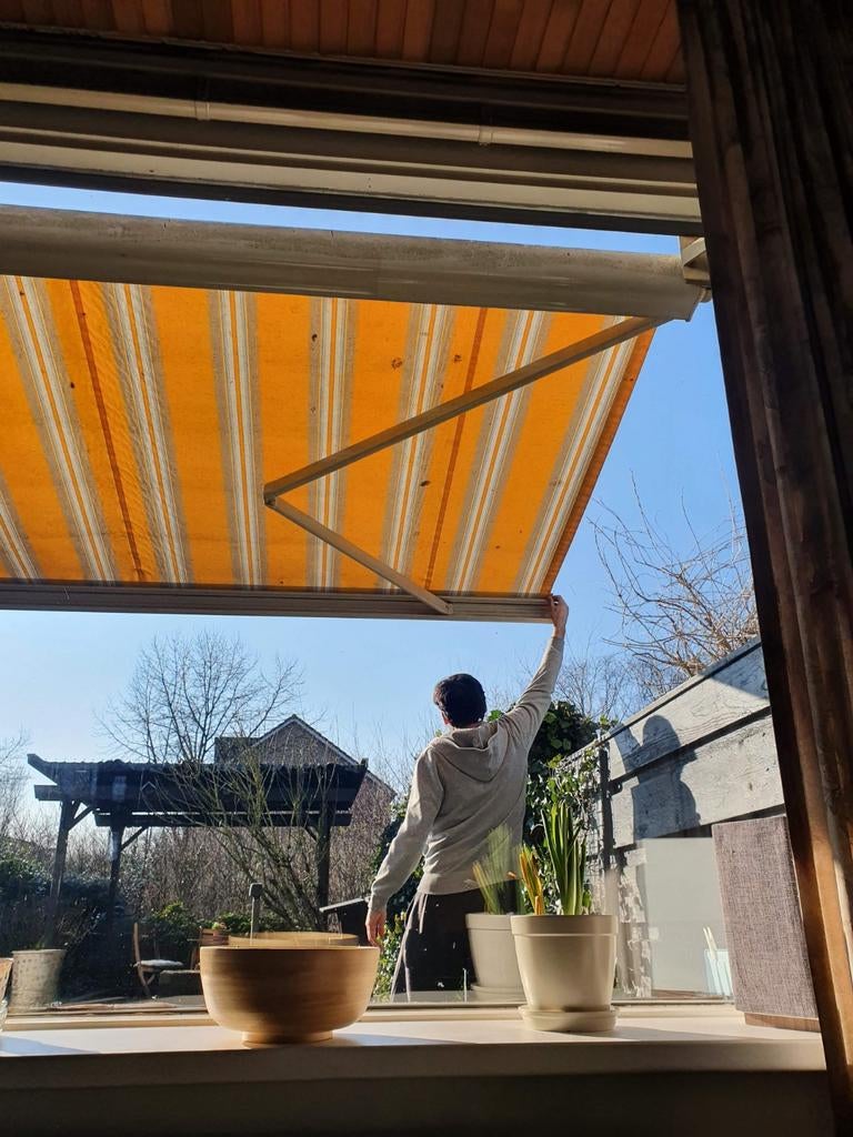 Elektrisch zonnescherm Pezon 6 meter geel/oranje gestreept, Tuin en Terras, Zonneschermen, Ophalen, Gebruikt, 450 cm of meer, Elektrisch