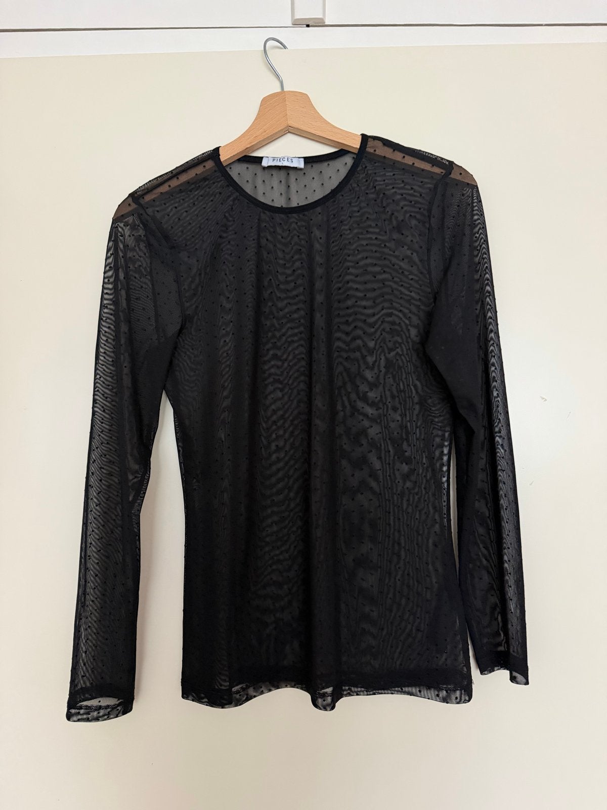 Zwarte mesh top met stippen van Pieces, Zwart, Maat 42/44 (L), Ophalen of Verzenden, Zo goed als nieuw