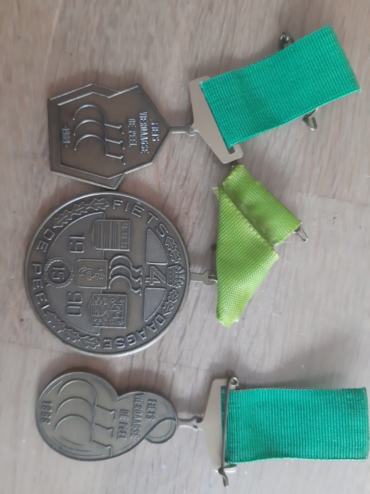 Medailles en sleutelhanger - Fietsvierdaagse De Peel 1990, Ophalen of Verzenden, Overige materialen, Nederland