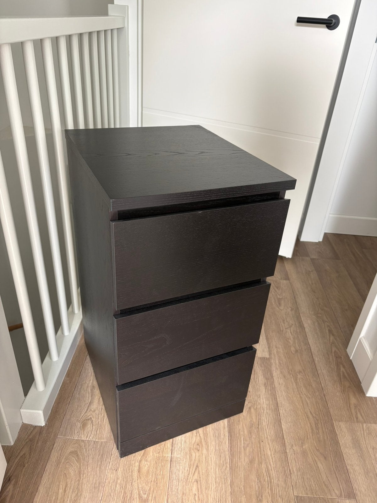Malm zwart ladekastje met 3 lades, Huis en Inrichting, Kasten | Ladekasten, Ophalen, 50 tot 100 cm, Zo goed als nieuw, Minder dan 100 cm