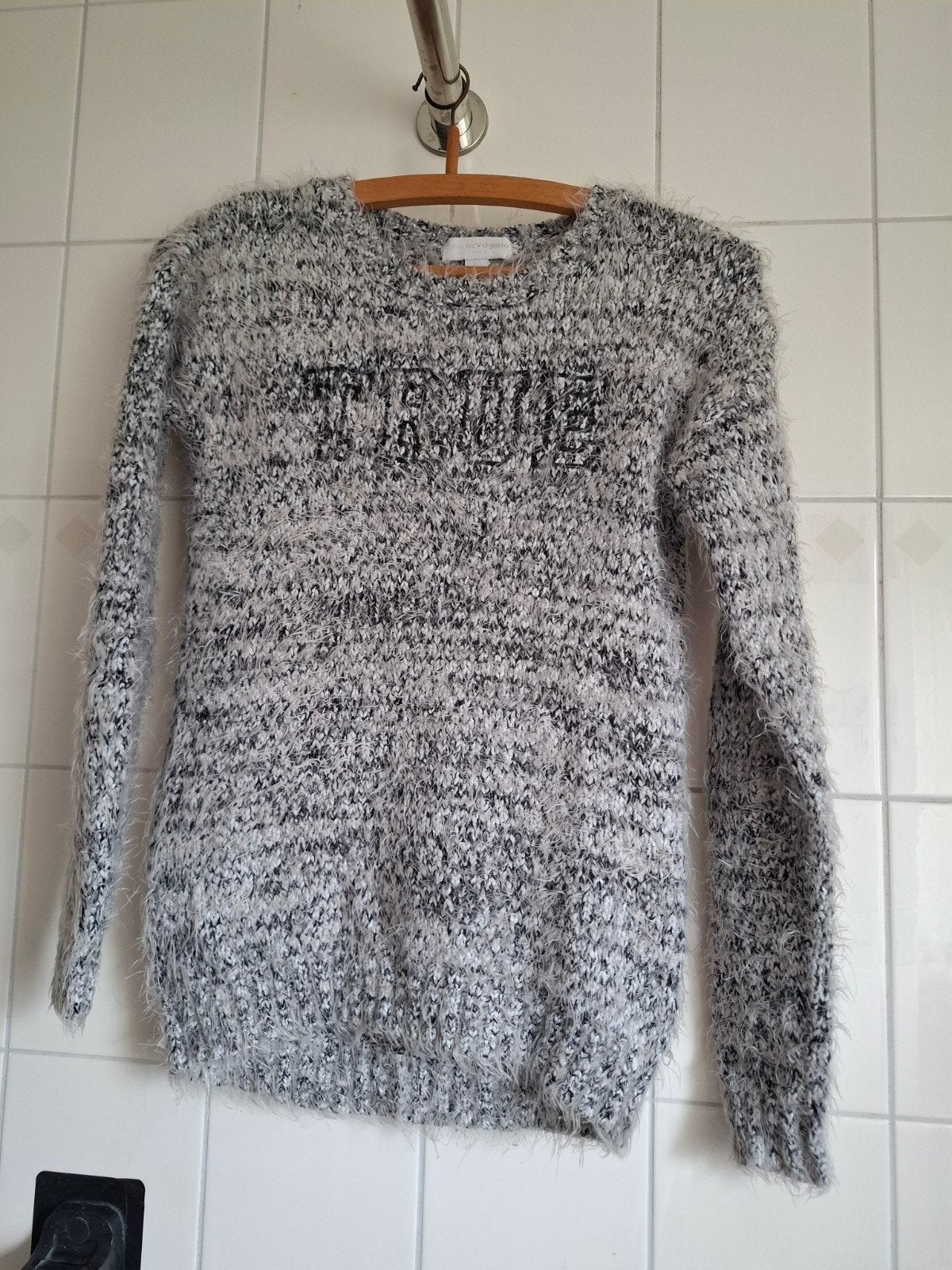 Charles Vögele trui met 'TRUE' opdruk 158/164, Kinderen en Baby's, Kinderkleding | Maat 158, Ophalen of Verzenden, Zo goed als nieuw