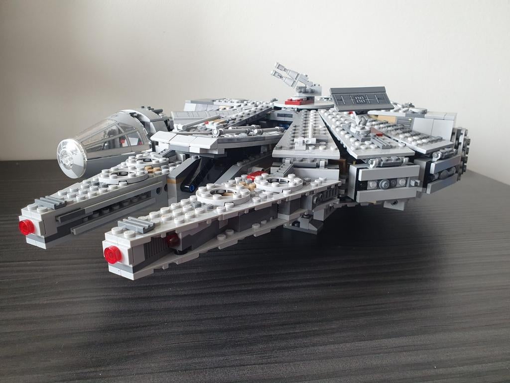 Lego Star Wars 75105 Millenium Falcon Compleet, zonder figs, Verzamelen, Star Wars, Ophalen of Verzenden, Zo goed als nieuw
