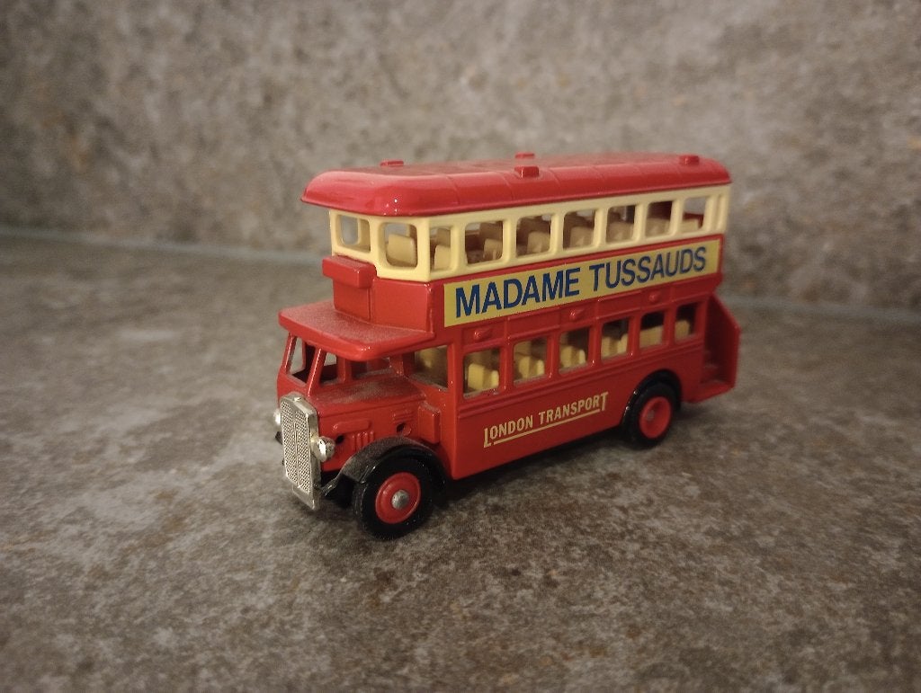 Lledo DAYS GONE 1932 AEC MADAME TUSSAUDS, Ophalen of Verzenden, Zo goed als nieuw, Bus of Vrachtwagen