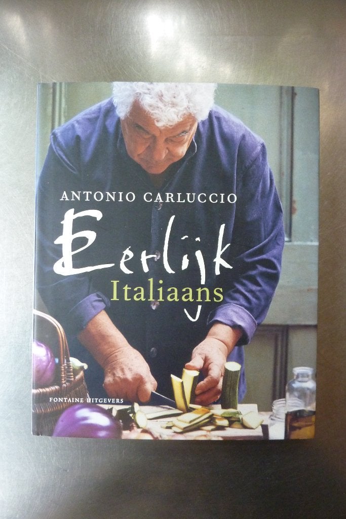 Eerlijk Italiaans - Antonio Carluccio, Boeken, Kookboeken, Ophalen of Verzenden, Zo goed als nieuw, Italië