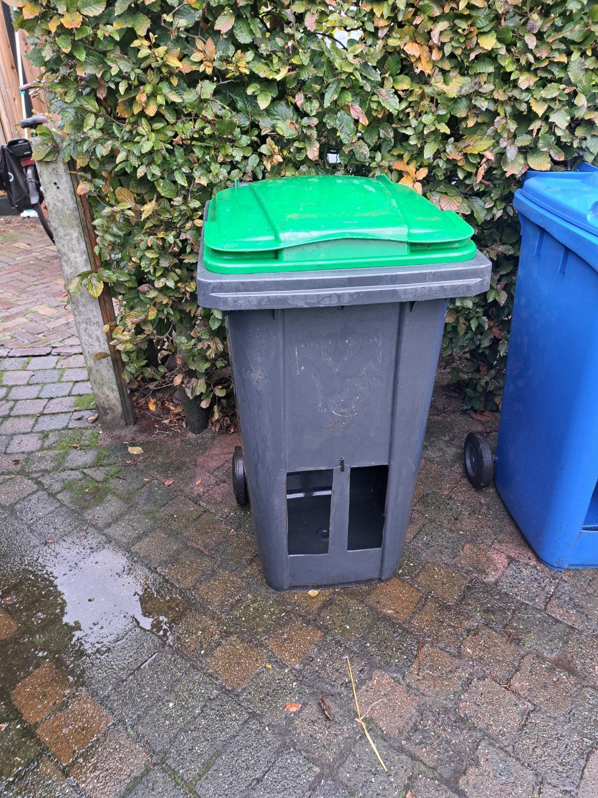 afvalbakken met wielen altijd gebruikt voor hooi, Ophalen, Gebruikt