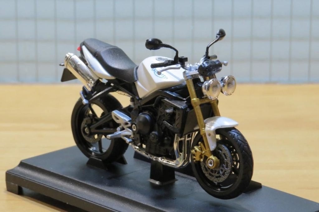 Triumph Street Triple 1:18 welly wit, Hobby en Vrije tijd, MayCheong, Nieuw, Ophalen of Verzenden, Motor
