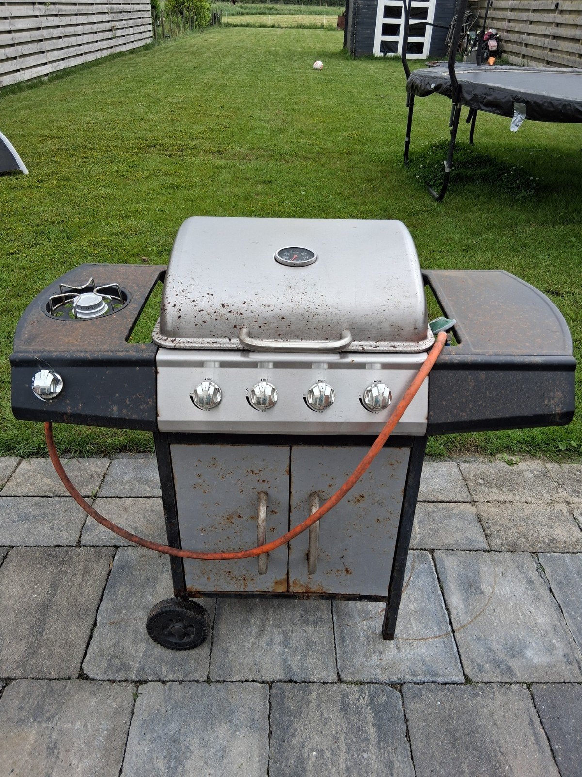 Gas BBQ - Slechts 1x gebruikt, onder overkapping gestaan, Ophalen of Verzenden, Zo goed als nieuw
