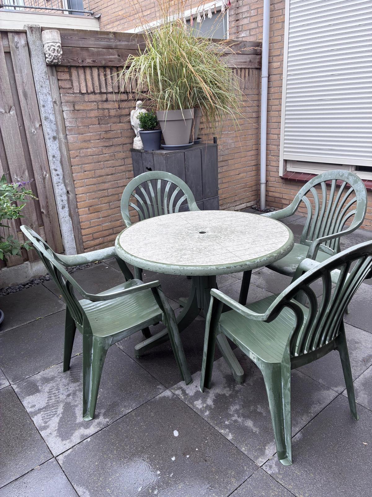 Tuinset/goed, Ophalen, 4 zitplaatsen, Kunststof, Gebruikt