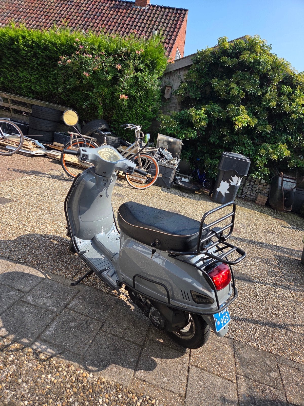 Nette Lux Scooter met valbeugels, nieuwe carburateur, Fietsen en Brommers, Ophalen of Verzenden, Gebruikt, Benzine