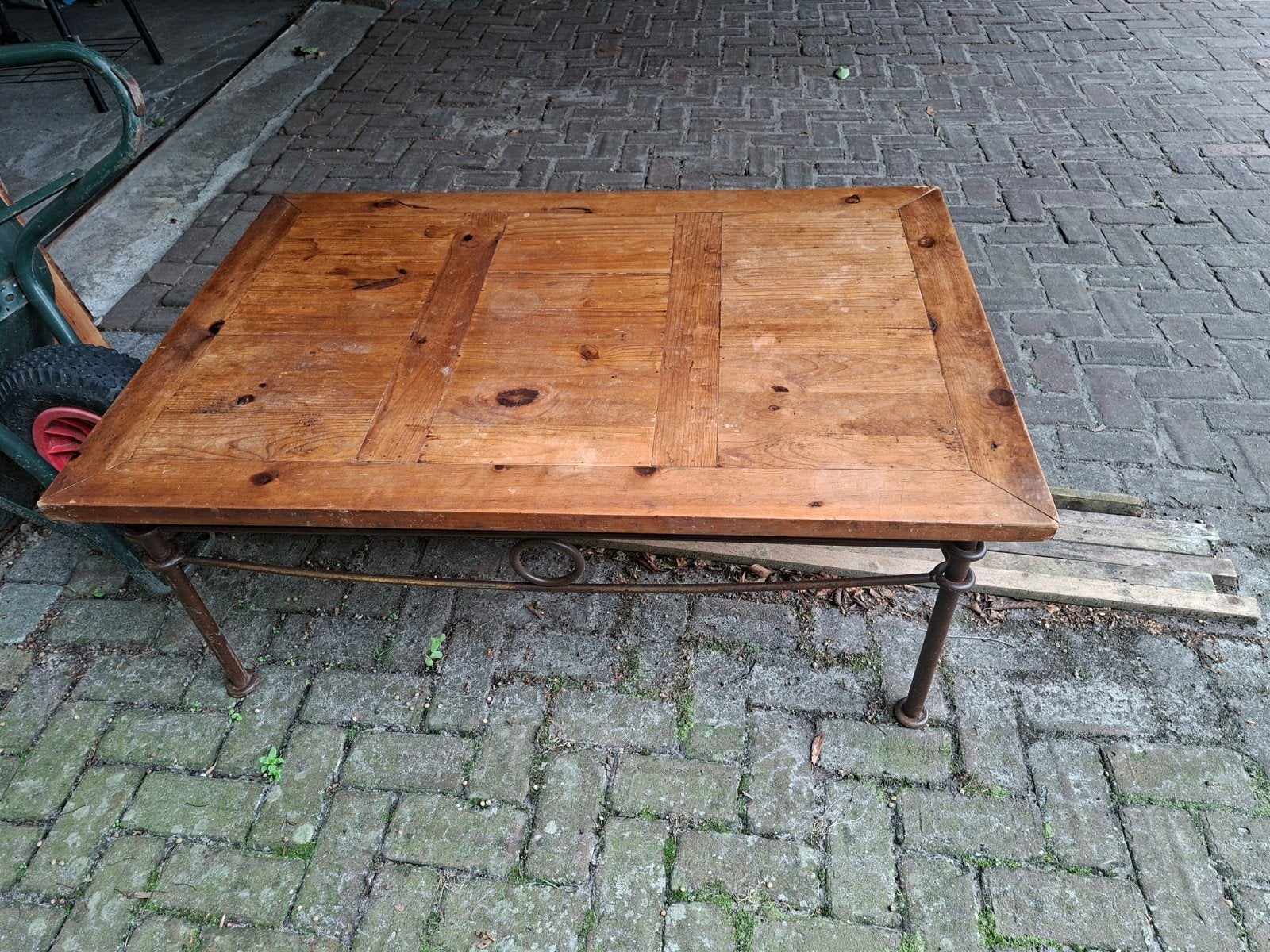Robuuste salontafel met houten blad en metalen onderstel, Gebruikt, 50 tot 100 cm, Vierkant, 50 tot 100 cm