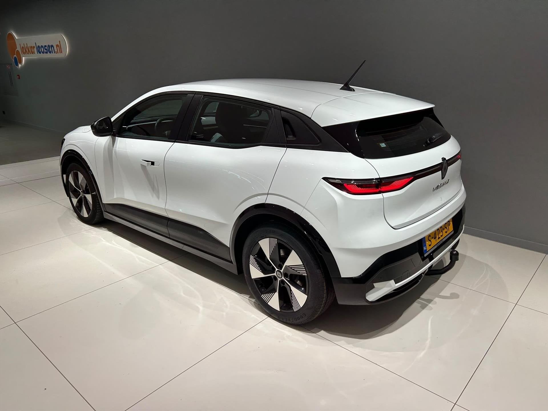RENAULT Mégane E-Tech EV60 220pk Optimum Charge Equilibre T, Auto's, Stof, Zwart, 33 min, Wit