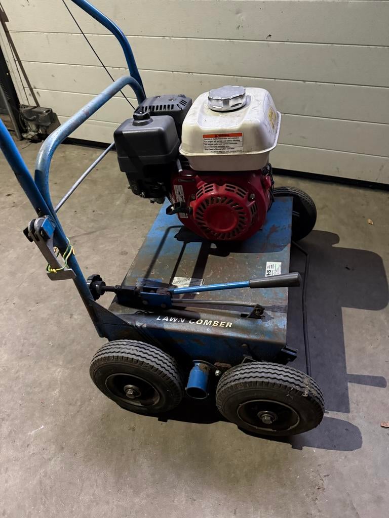 Te huur verticuteer machines, Ophalen, Zo goed als nieuw, Benzine