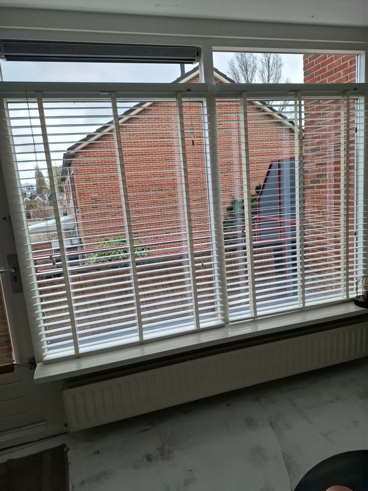 2x Witte houten jaloezieën 50mm - 121.5x160cm, Ophalen, Jaloezie, Wit, Zo goed als nieuw