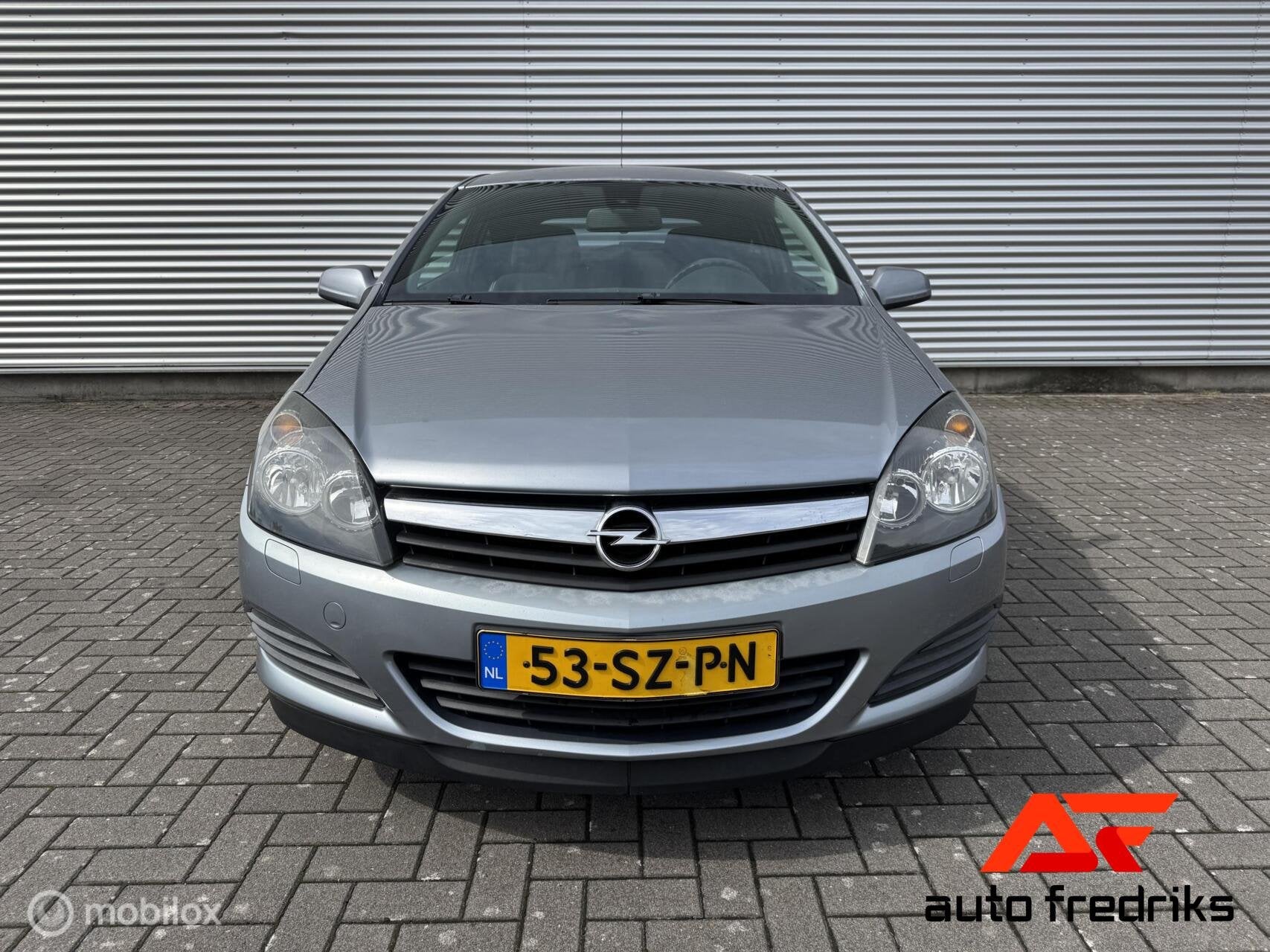Opel Astra GTC 1.6 Executive | Airco | Trekhaak |, Voorwielaandrijving, 15 km/l, 4 cilinders, Automatische klimaatregeling