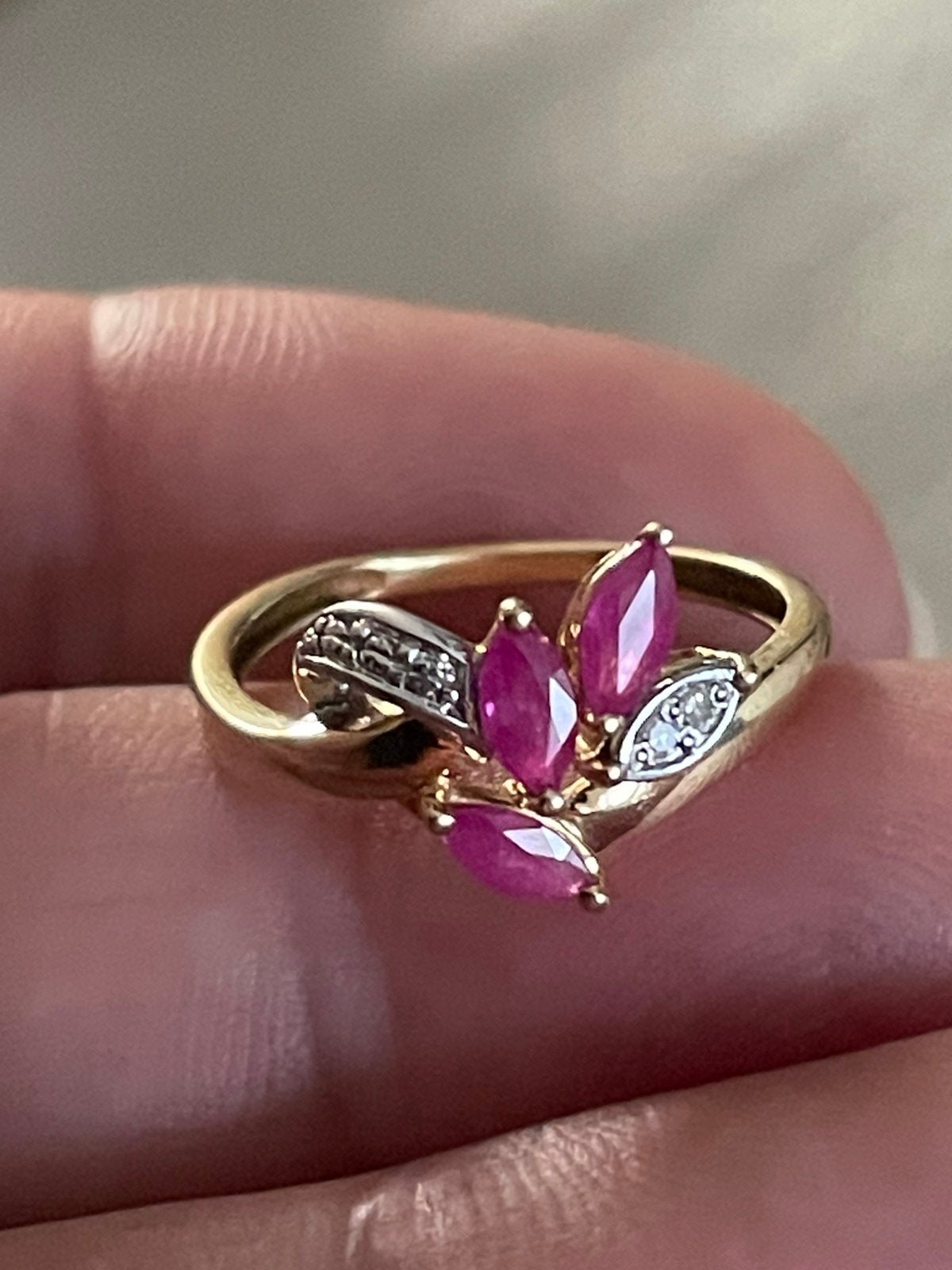 18 karaat gouden ring met robijnen en diamantjes maat 15,5, Ophalen of Verzenden, Nvt, Dame, Nvt