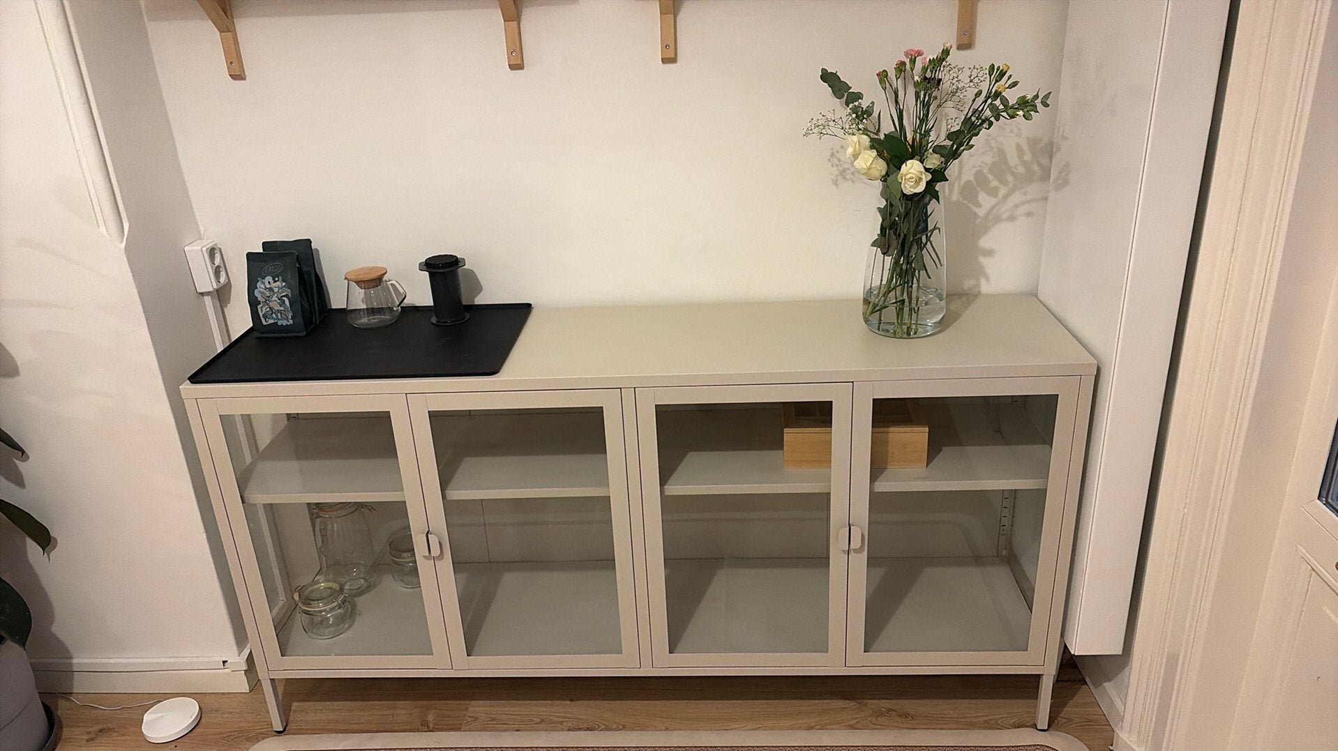 Glass door storage cabinet, Ophalen, Zo goed als nieuw