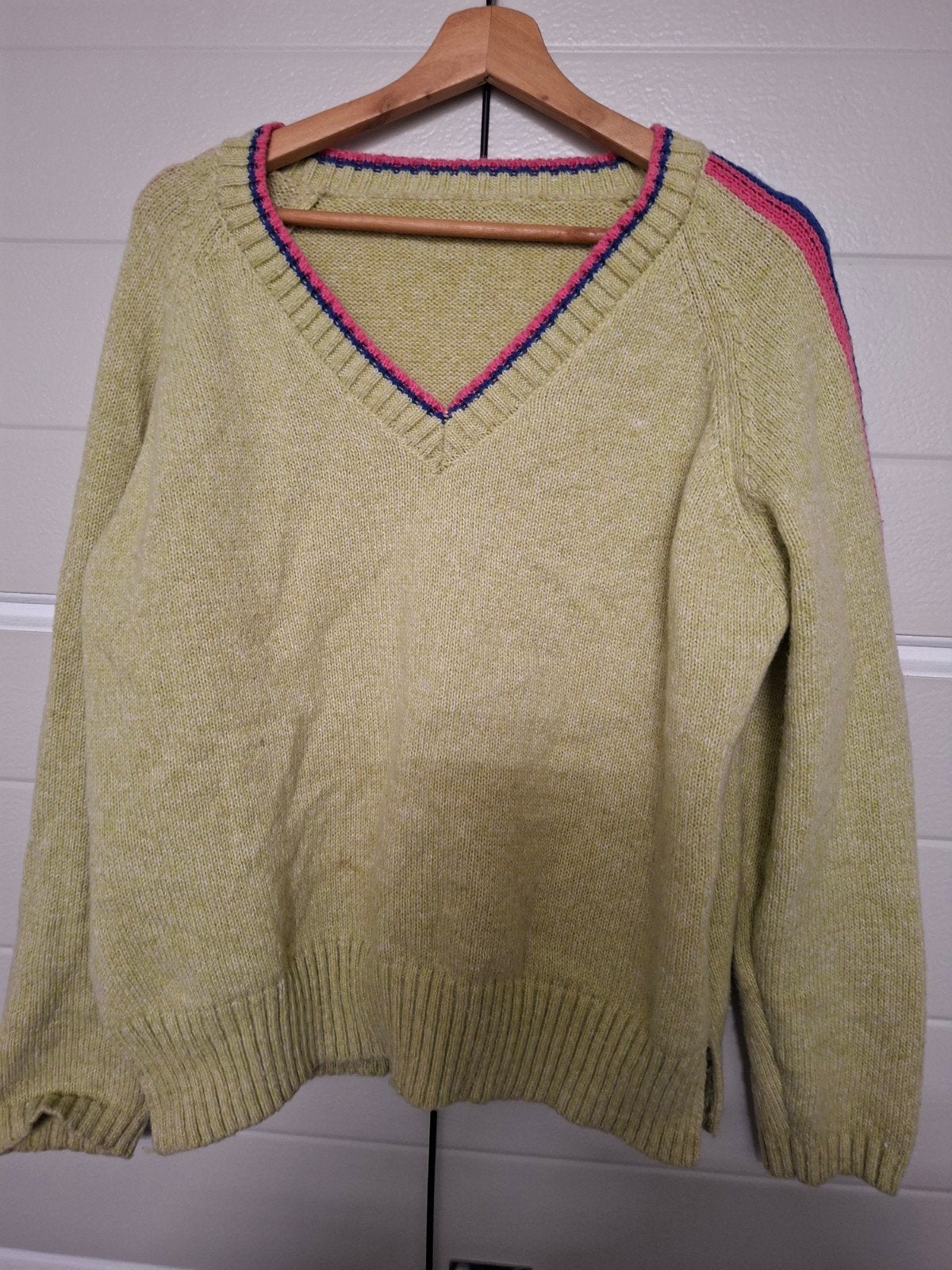 Vintage trui maat L met V-hals en gekleurde strepen, Kleding | Dames, Truien en Vesten, Ophalen of Verzenden, Gedragen, Maat 42/44 (L)
