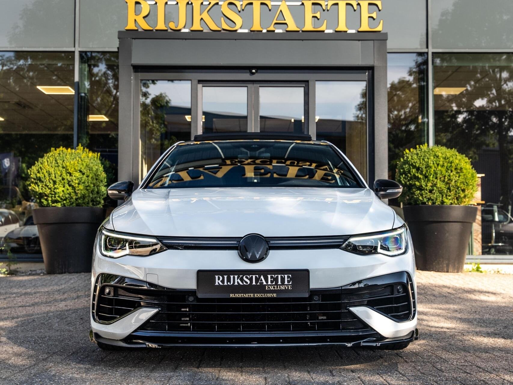 Volkswagen Golf 2.0 TSI R 4Motion|PANO|NURB|H&K|AKRA|ACC|19', Gebruikt, 4 cilinders, 320 pk, Leder en Stof