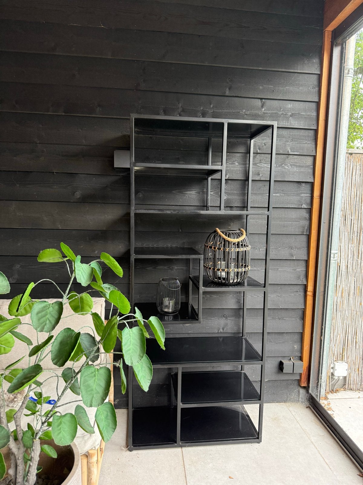 Zwart metalen open kast met planken, Ophalen, Met plank(en), 50 tot 100 cm, Zo goed als nieuw