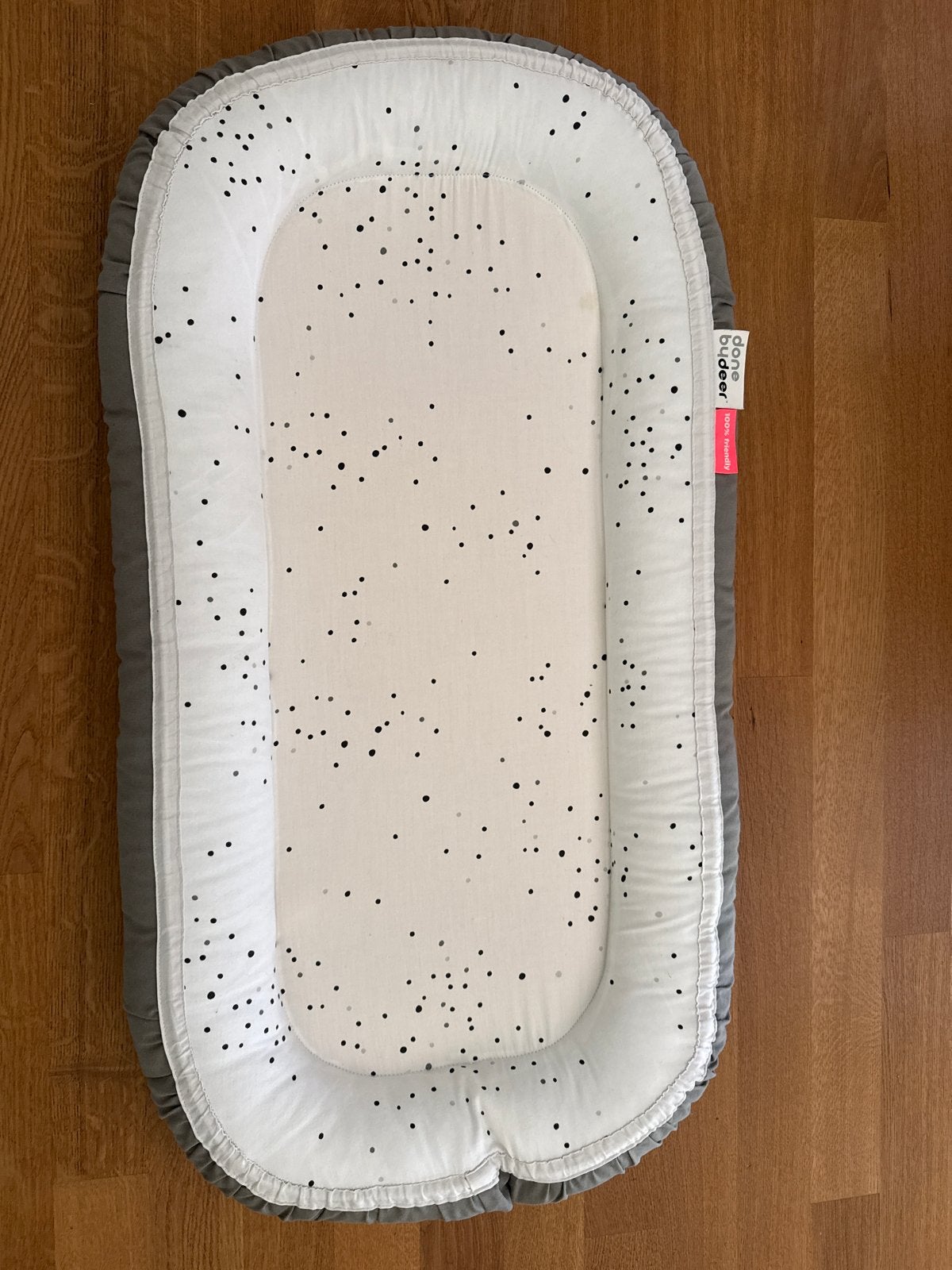 Done by Deer babynestje, grijs met stippen, Ophalen, Zo goed als nieuw, Overige typen