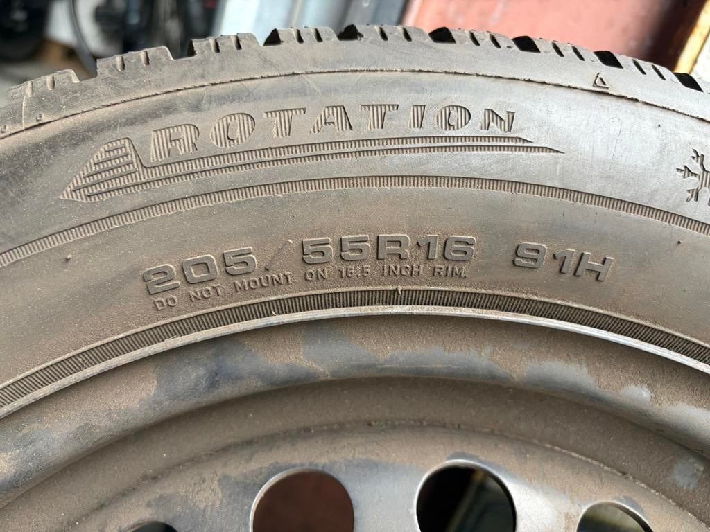 Winterbanden Dunlop 205 55 16, Ophalen of Verzenden, Gebruikt