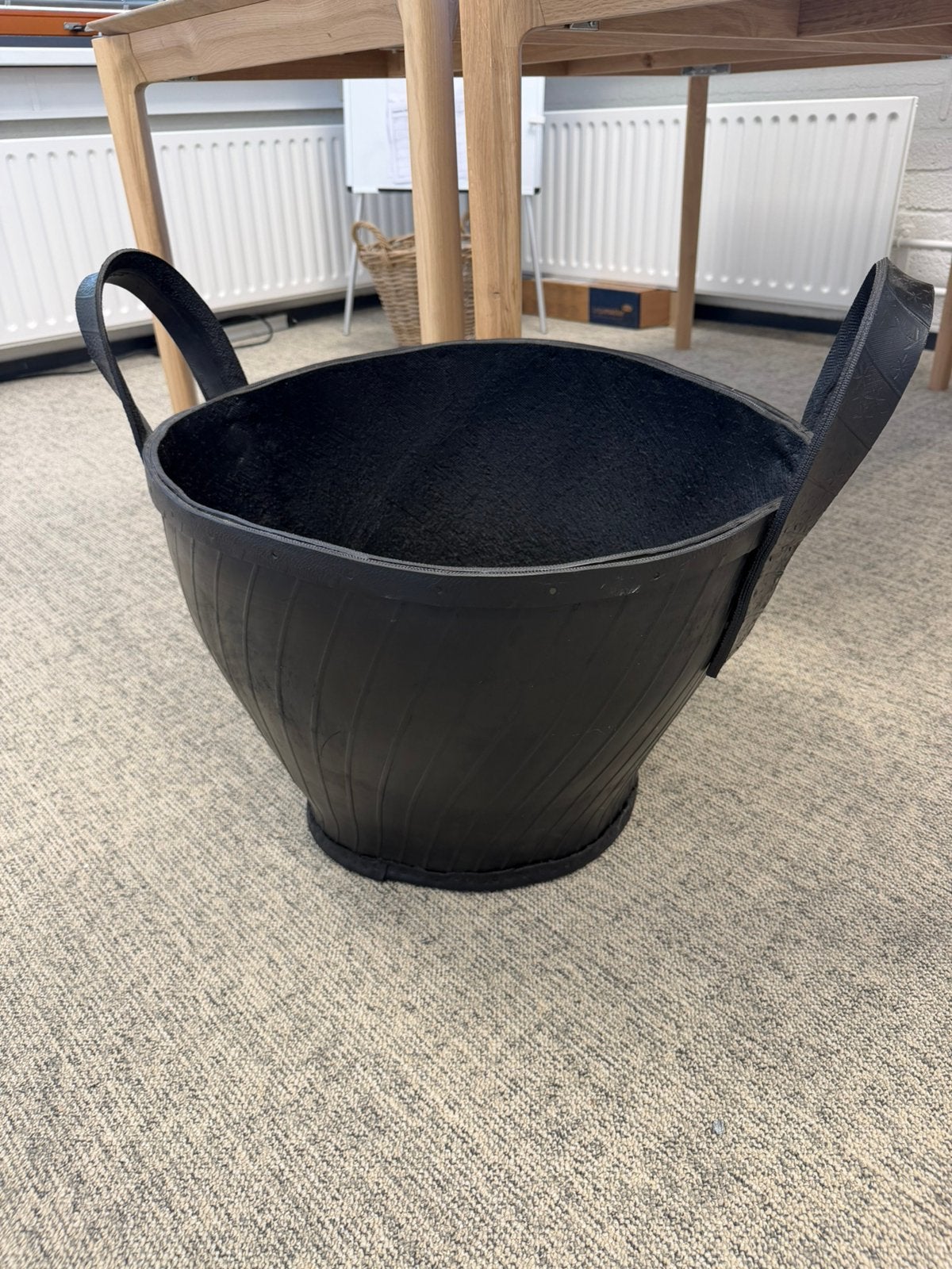 Decoratieve rubberen mand in industriële stijl, Ophalen, Mand, Rond, Zo goed als nieuw
