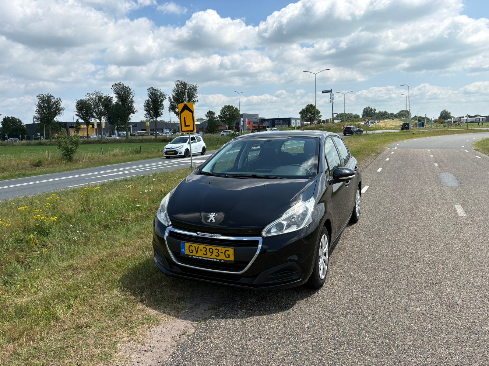 Peugeot 208 1.2 VTI 60KW/82PK 5-D 2015 Zwart, Auto's, Voorwielaandrijving, Stof, 1199 cc, Origineel Nederlands