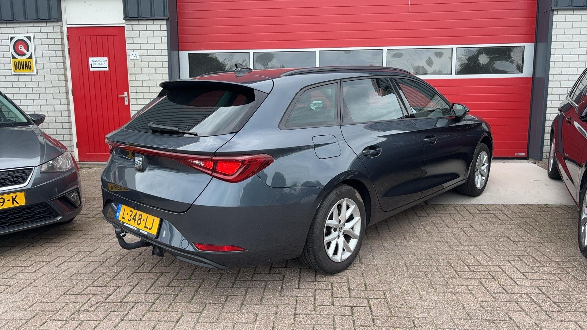 SEAT Leon Sportstourer 1.0 TSI Style Business Intense TREKHA, Auto's, Stof, Gebruikt, Euro 6, Leon