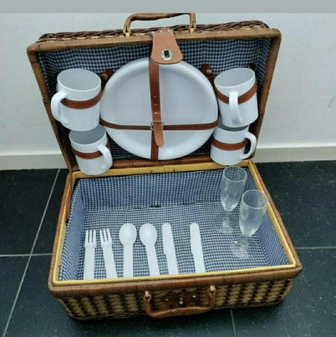 Picknickmand,4 personen,bestek,beker,zomer,Riet,voorjaar,WIT, Hobby en Vrije tijd, Picknickmanden, Ophalen of Verzenden, Zo goed als nieuw