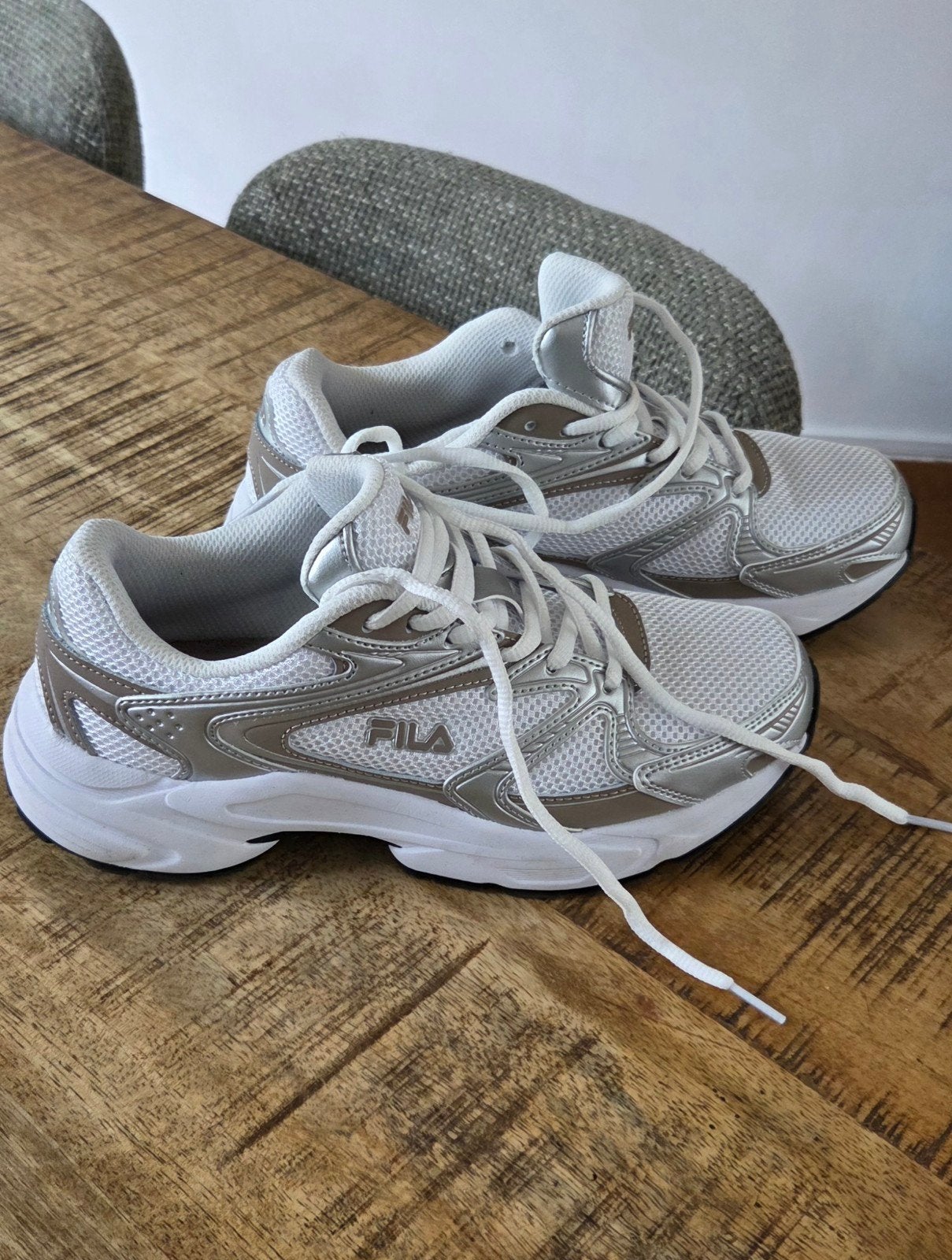 Nieuwe fila schoenen, Kleding | Dames, Ophalen of Verzenden, Nieuw, Wit, Sneakers of Gympen