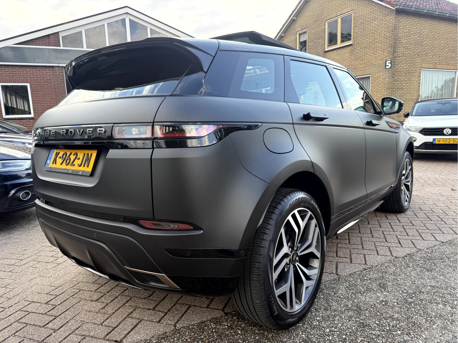 Land Rover Range Rover Evoque 1.5 P300e AWD R-Dynamic HSE NL, Bedrijf, Vierwielaandrijving, Hybride Elektrisch/Benzine, 147 €/maand
