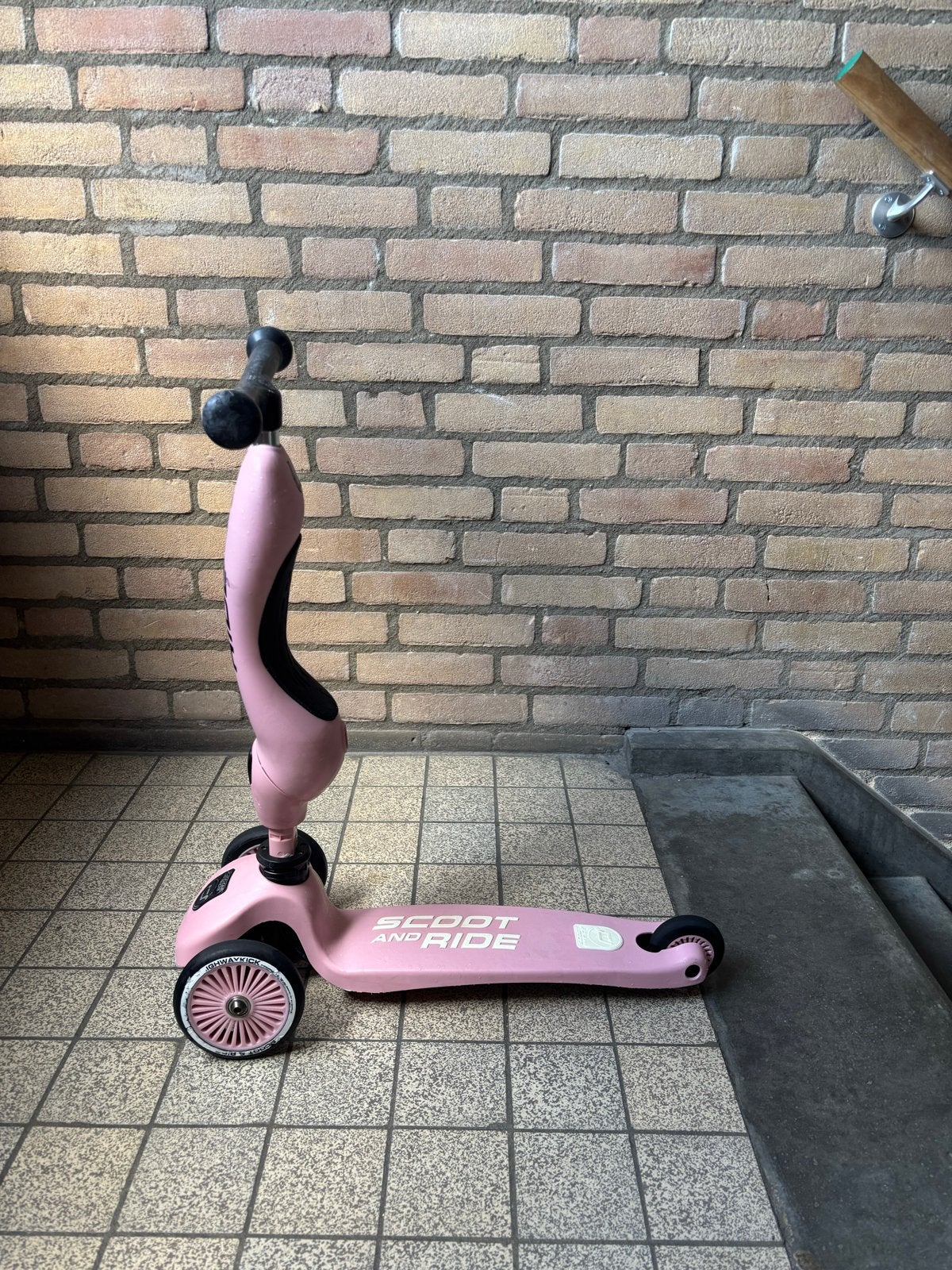 Roze Scoot and Ride Highwaykick 1 step, Ophalen, Gebruikt, Gewone step