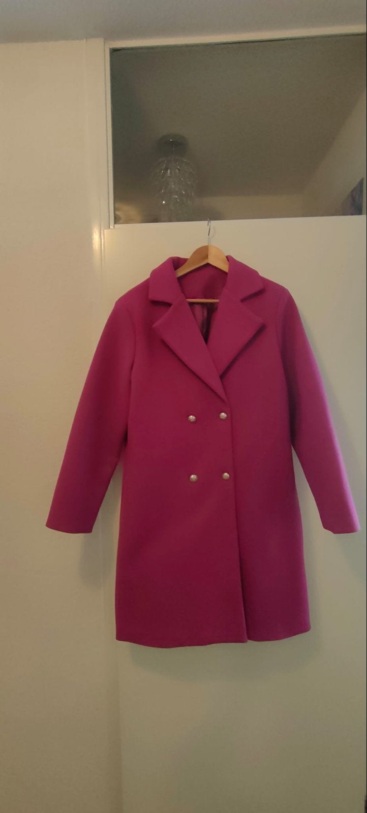Roze/fuchsia jas met gouden knopen, Ophalen of Verzenden, Zo goed als nieuw, Maat 38/40 (M), Roze