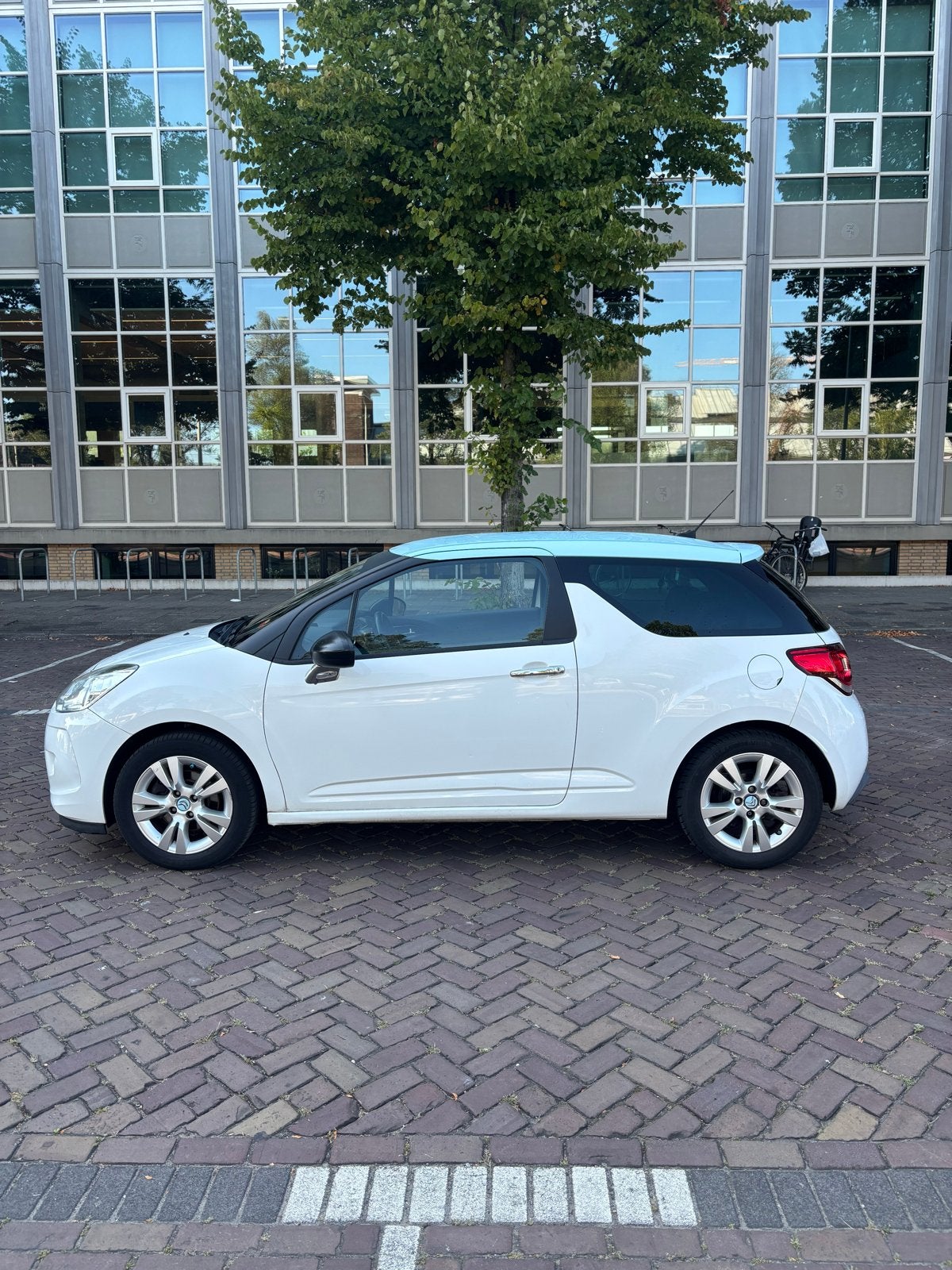 Citroën DS3 1.6 VTI 88KW 2010 Wit, Auto's, Voorwielaandrijving, 40 €/maand, 4 cilinders, Wit
