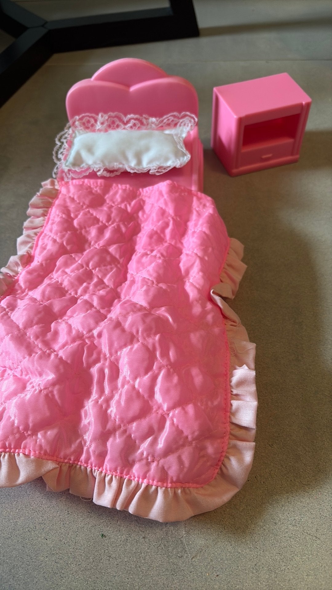 Vintage Barbie bed en nachtkastje, Ophalen, Gebruikt