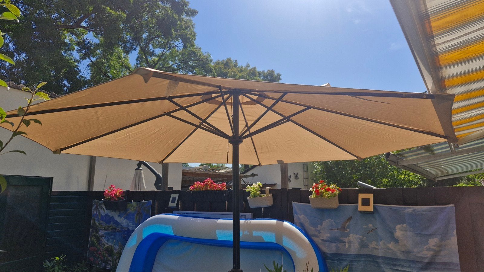 Parasol 300cm incl. voet en hoes, Ophalen, Verstelbaar, 2 tot 3 meter, Zo goed als nieuw