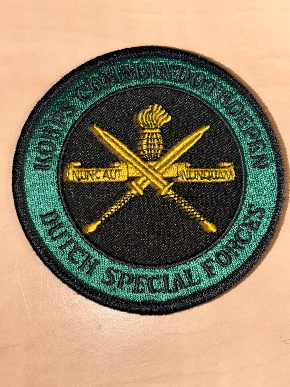 Kct mouwembleem korps commando troepen, Ophalen of Verzenden, Landmacht, Nederland, Embleem of Badge