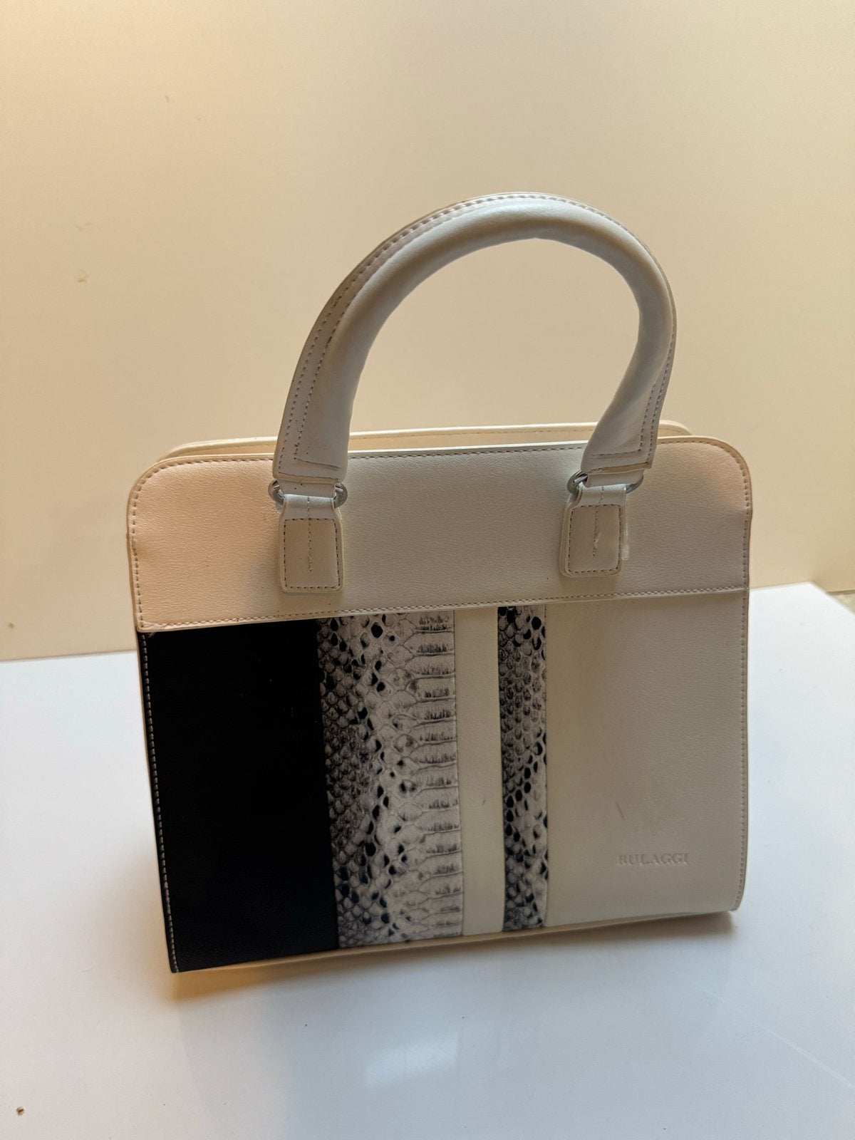 Bulaggi handtas met slangenprint en zwarte details, Ophalen of Verzenden, Zo goed als nieuw, Wit, Handtas