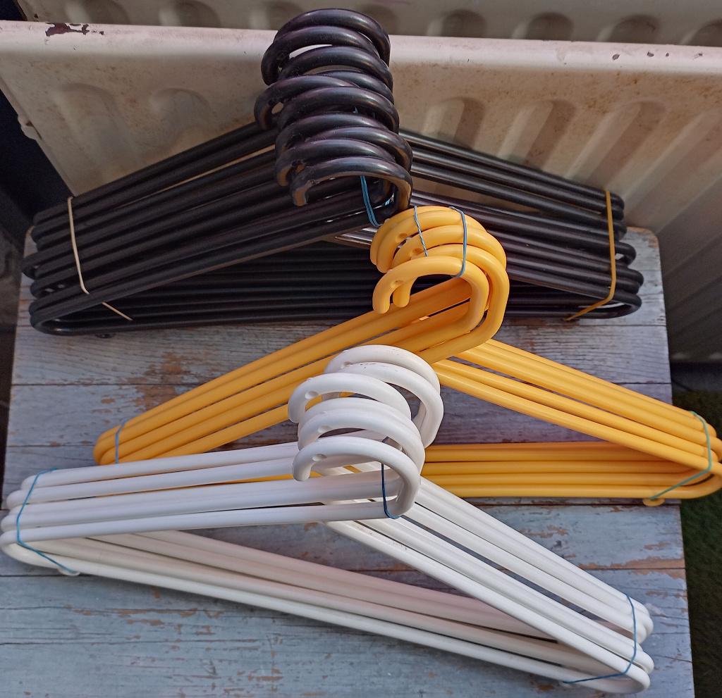 21x Vintage funky kledinghangers kleerhangers, Ophalen of Verzenden, Zo goed als nieuw, Kunststof, Volwassenen