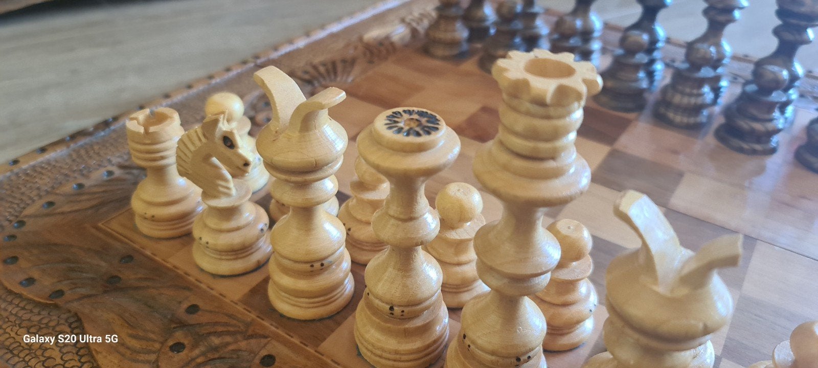 Handgesneden schaak- en backgammonset, Een of twee spelers, Ophalen of Verzenden, Zo goed als nieuw