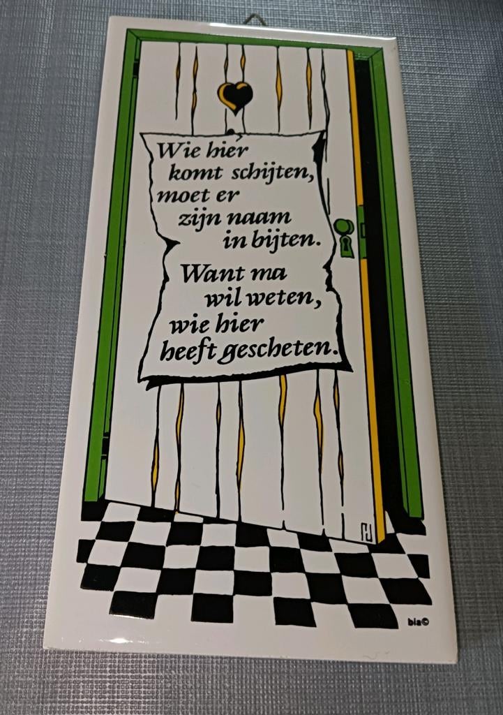 Vintage Mosa spreuktegel: 'Wie hier komt schijten...', Ophalen of Verzenden
