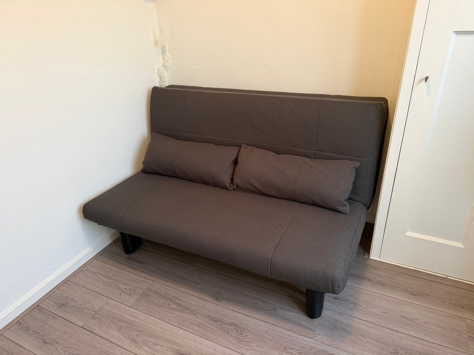 Slaapbank / Bedbank met beschermtopper, Ophalen, Gebruikt, 140 cm, Twijfelaar