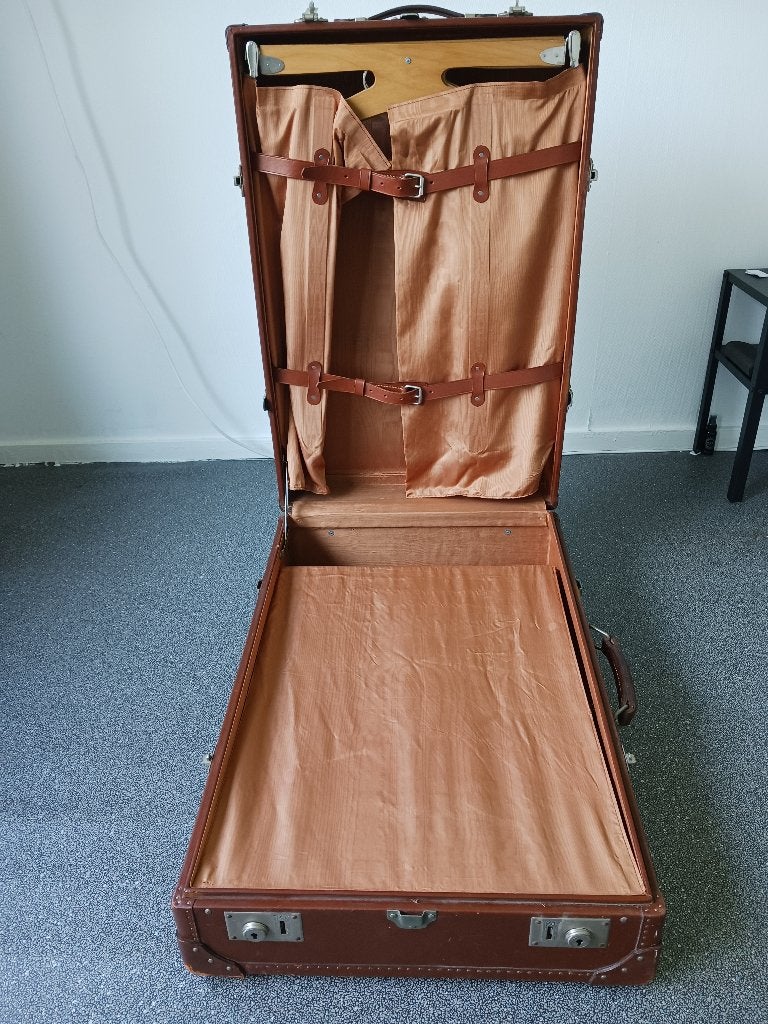 Antieke hutkoffer inclusief hangers en sleutels, Antiek en Kunst, Antiek | Woonaccessoires, Ophalen